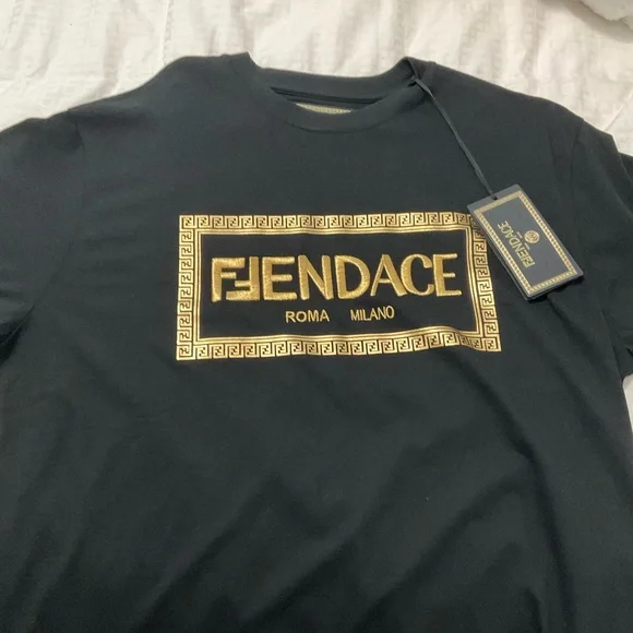 Fendi Fendace Logo Womens T-shirt
Black/Gold - Picture 12 of 14